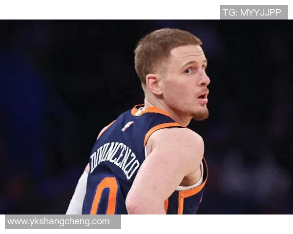 芬奇:想将迪温琴佐的投射带入首发,爱德华兹状态为赛前决定 芬奇:想将迪温琴佐的投射带入首发,爱德华兹状态为赛前决定