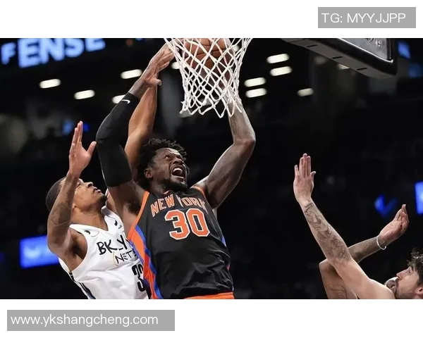 多余动作!克拉克斯顿空接后被巴雷特推出界 后者吃T 多余动作!克拉克斯顿空接后被巴雷特推出界 后者吃T